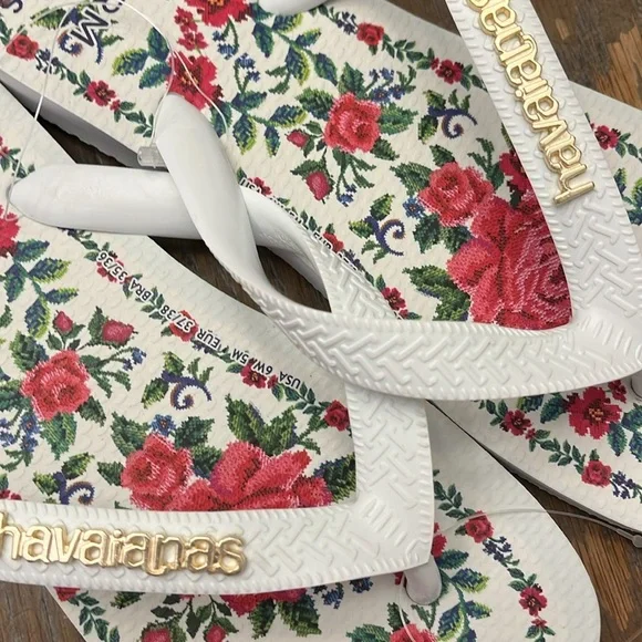 Farm Rio X Havaianas White and Pink Sandals with Floral Design 6 - Picture 3 of 7
